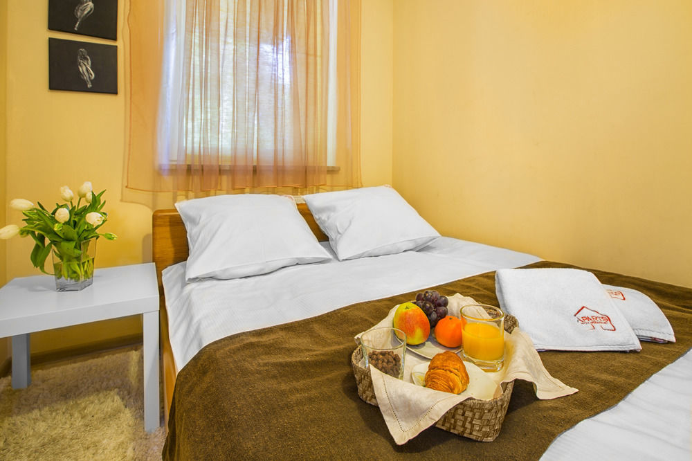 Апартаменти Adler Bed&Breakfast Лодзь Екстер'єр фото